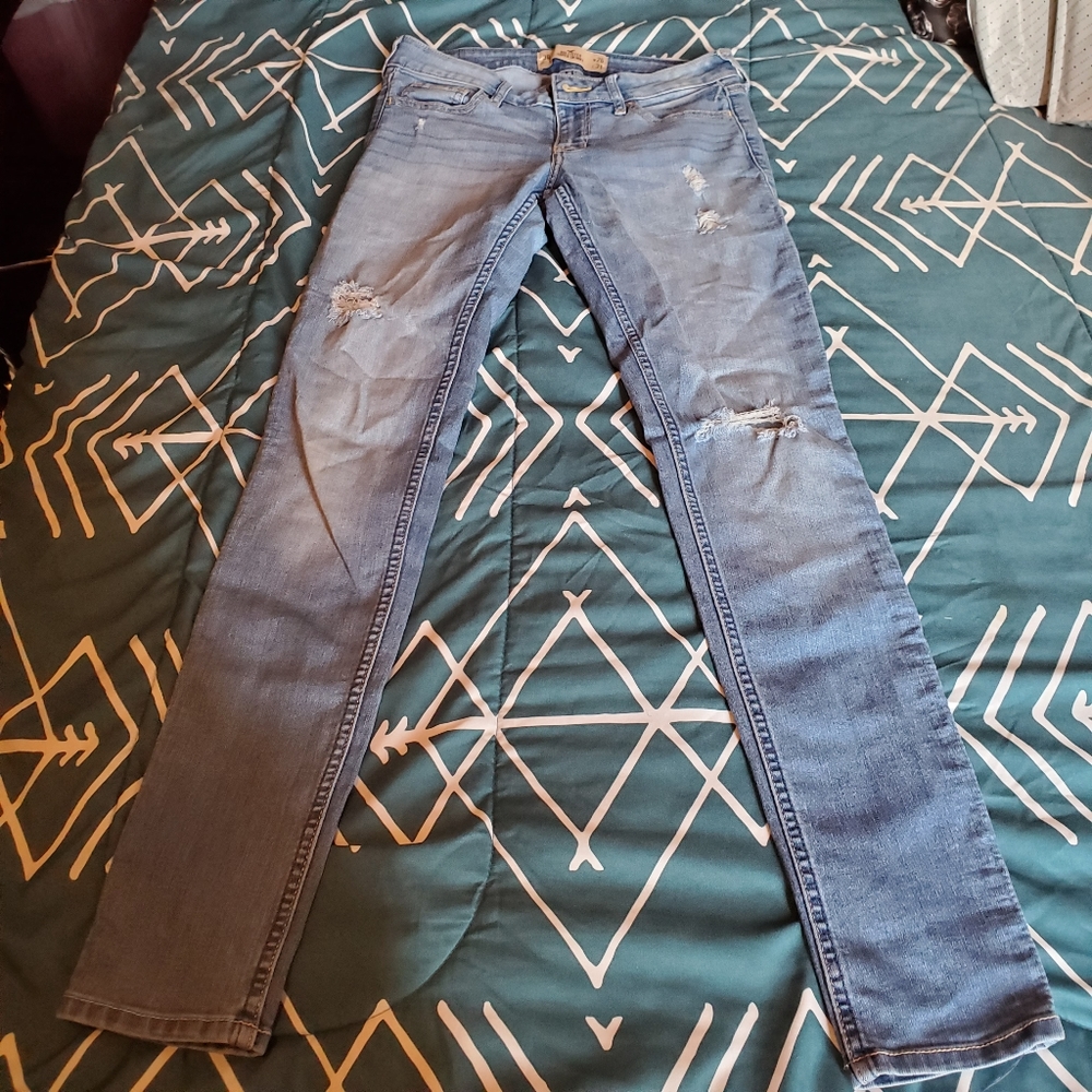 Hollister ripped skinny jeans